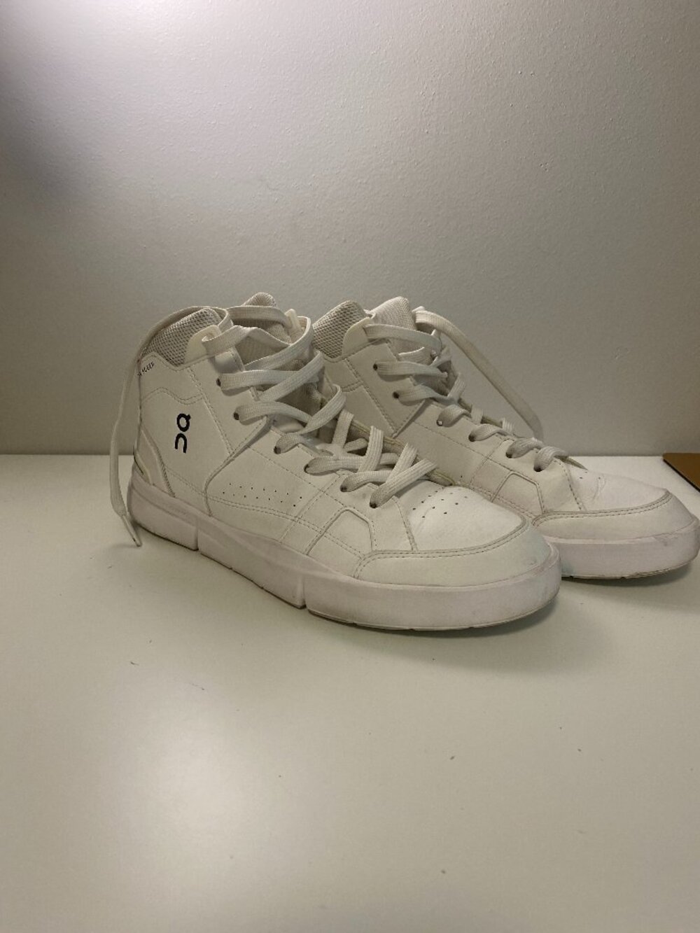 Preowned Women's On The Roger Hightops 9W